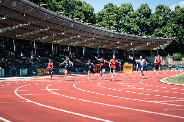 Jakob Buchberger (DSC Oldenburg), Samuel Kedzierski (LG Weserbergland), Luca Winter (TSV Germania Helmstedt), Torben Lillie (VfL Lingen), Milian Zirbus (LG Osterode), Bennett Pauli (VfL Stade), Lucas Vogt (TuS Wunstorf) am 02.07.2022 waehrend den NLV+BLV Leichtathletik-Landesmeisterschaften im Jahnstadion in Goettingen (Tag 1)